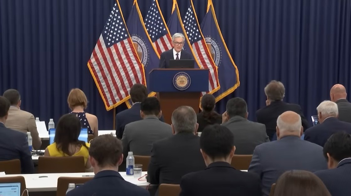 The Fed Tidak Ubah Suku Bunga, Tarif Trump Diduga Penyebab Inflasi Naik