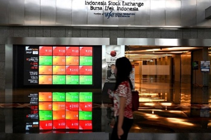 Investor Berhati-hati, IHSG Diperkirakan Bakal Rontok Menuju Level 7.300