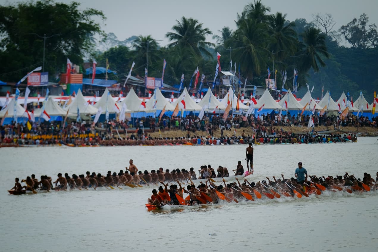 Pembukaan Meriah Festival Pacu Jalur Tradisional 2025 di Riau