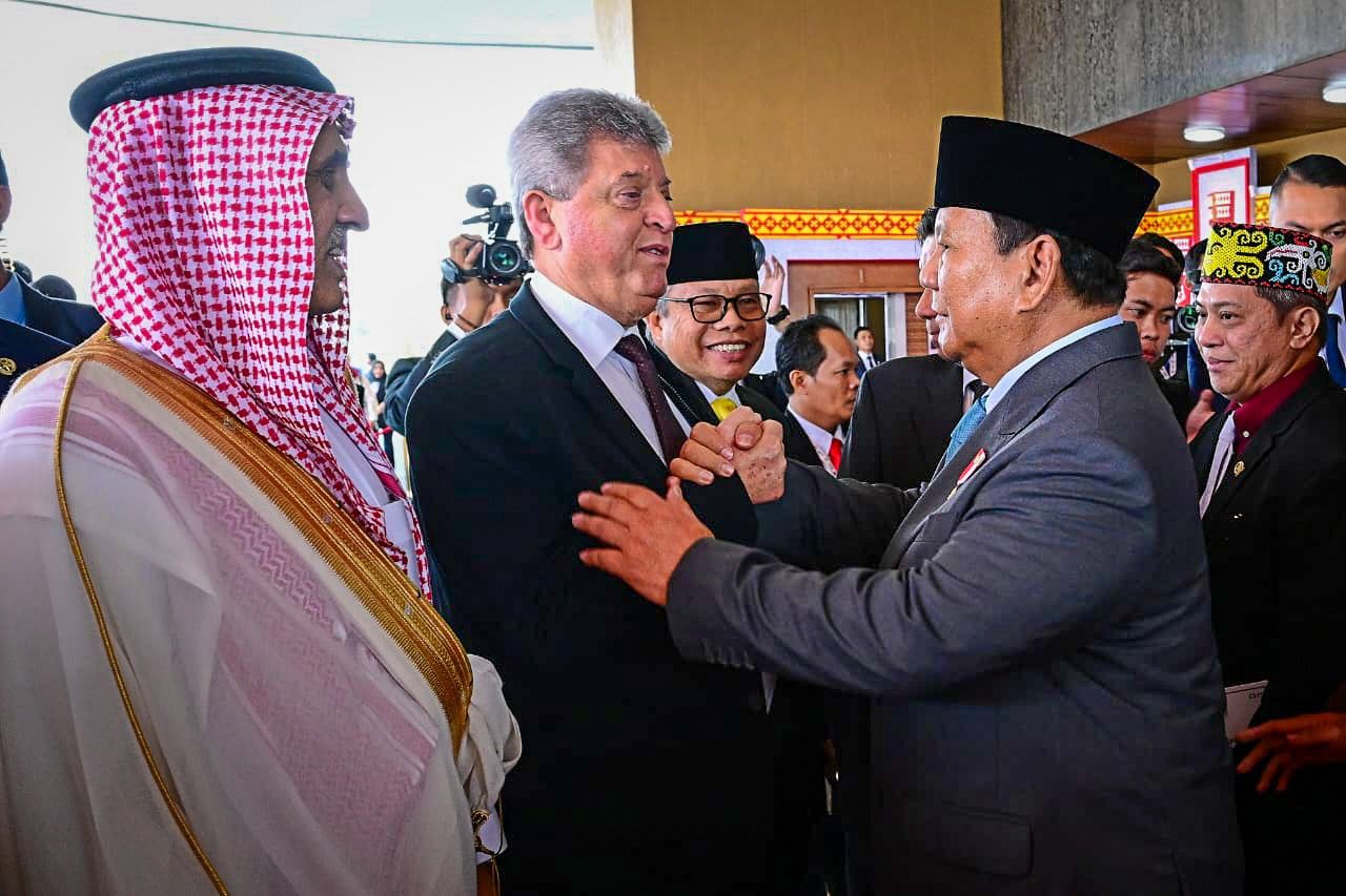 Prabowo dan Suasana Hangat di Parlemen