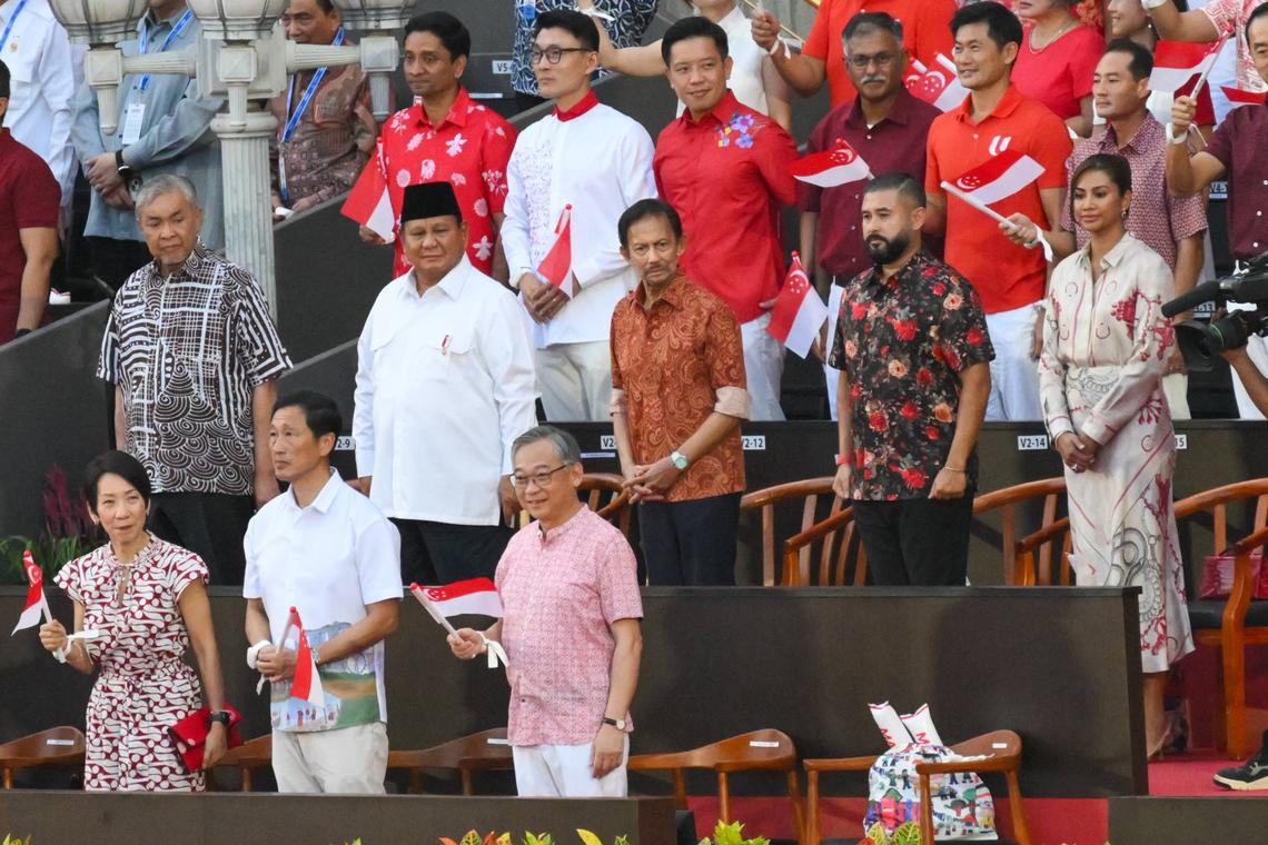 Prabowo Subianto Saksikan Parade Nasional Singapura 2025
