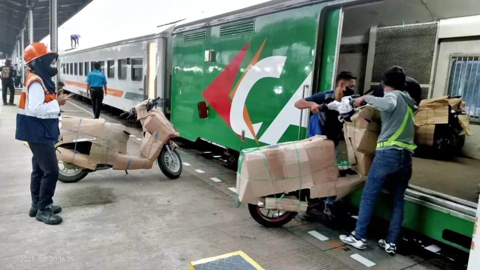 Kenaikan Layanan Angkutan Ritel PT KAI