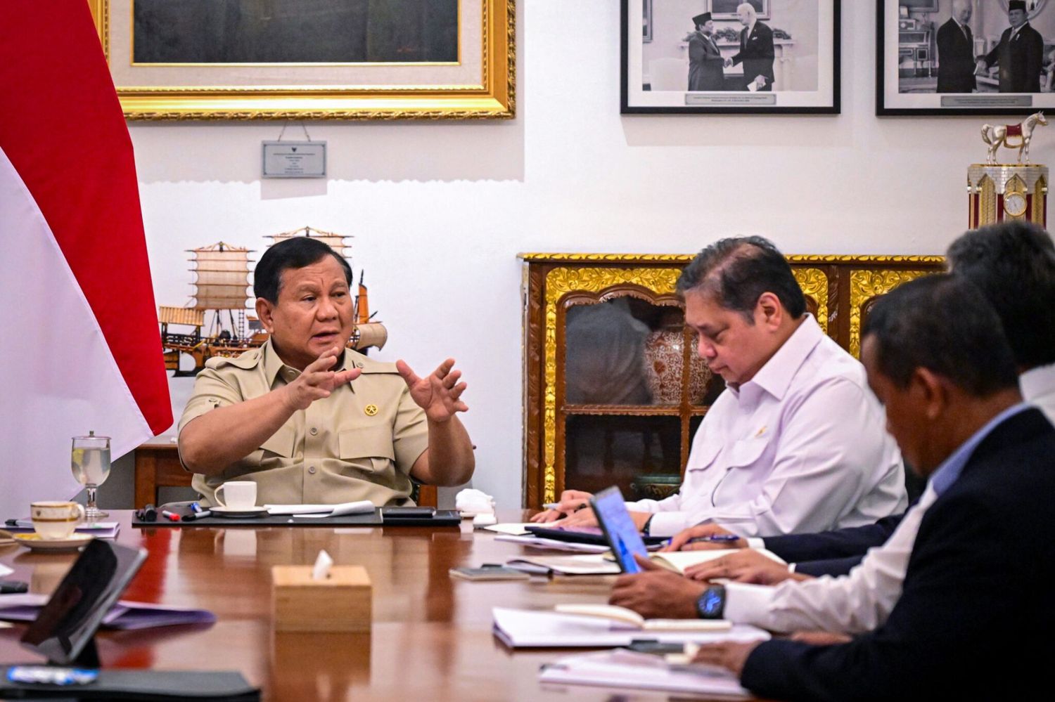 Prabowo Gelar Rapat Evaluasi Bersama Menteri di Kertanegara